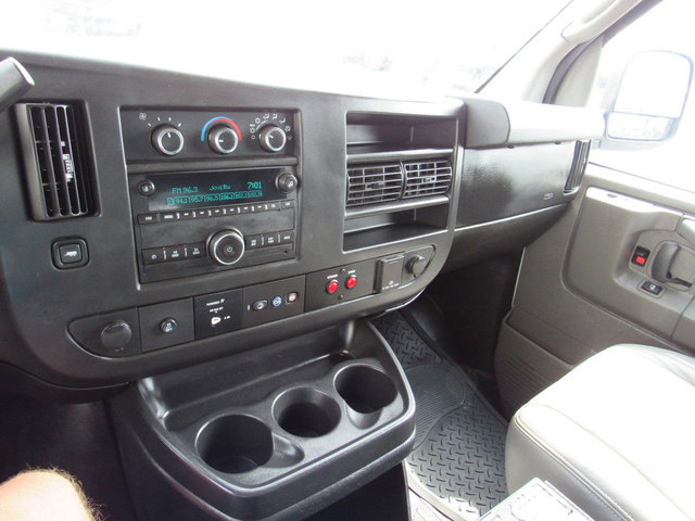 Used 2015 Chevrolet Express 2500 RWD image 35