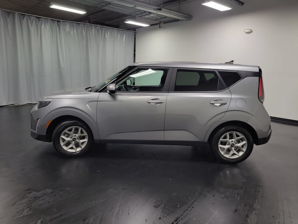 Used 2025 Kia Soul LX w/ LX Technology Package FWD image 5
