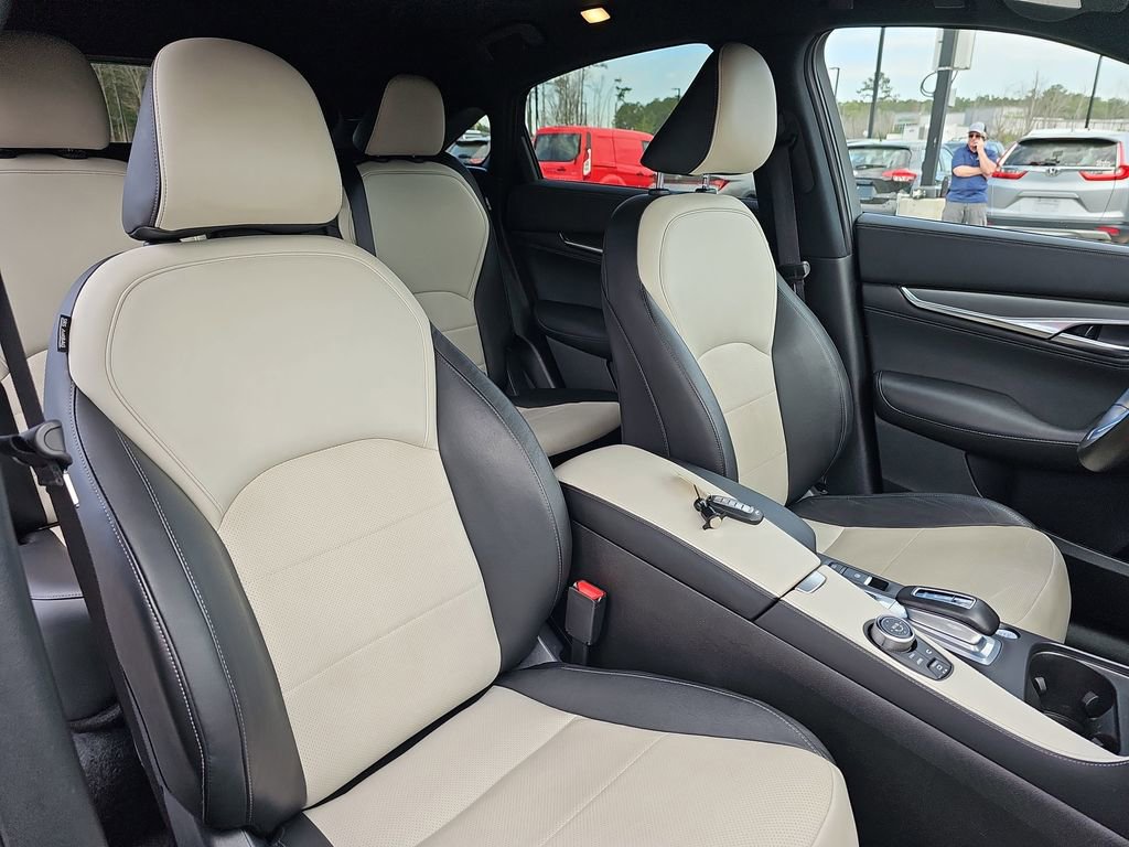 Used 2025 INFINITI QX55 Essential image 13