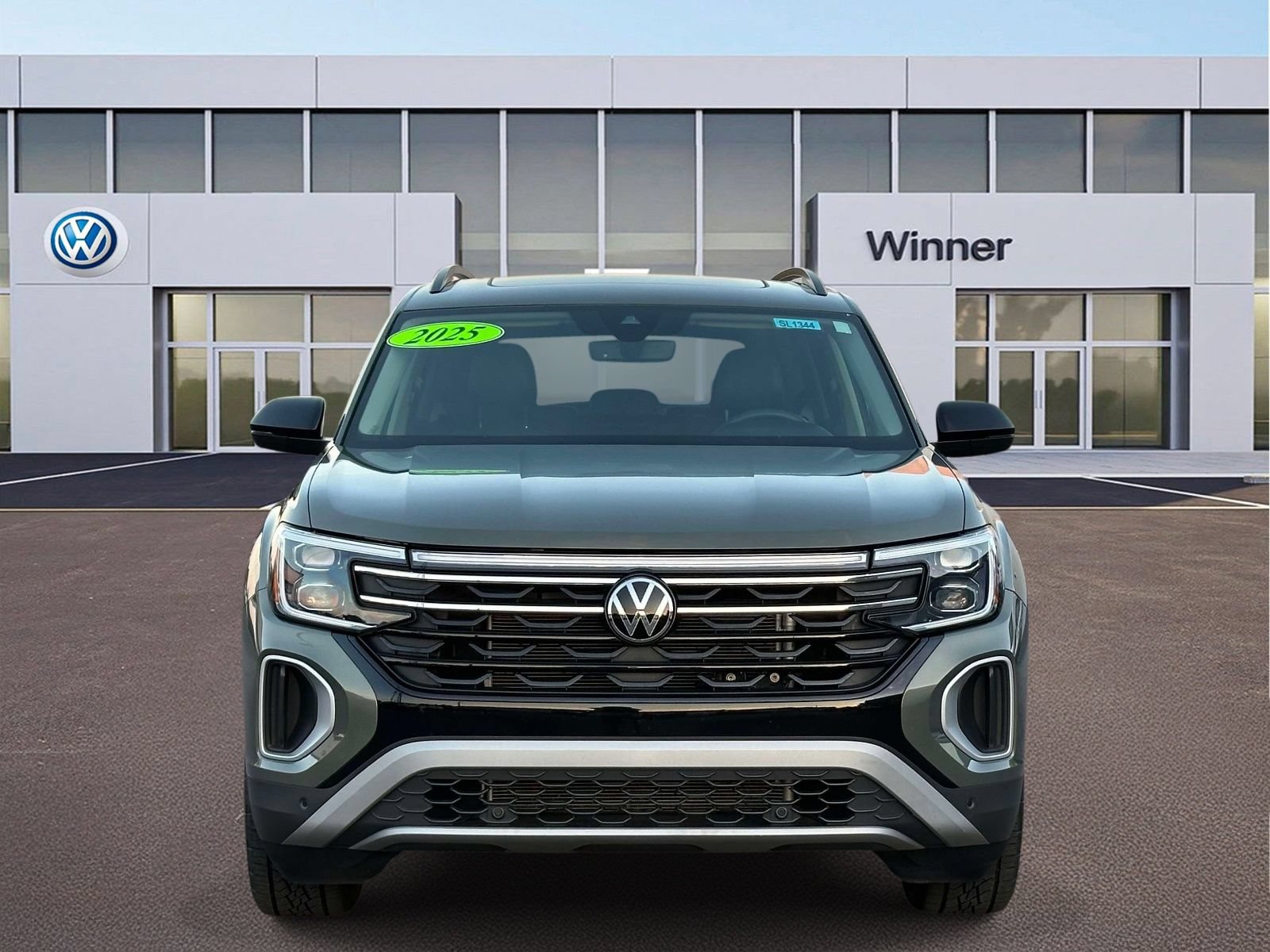 Used 2025 Volkswagen Atlas Peak Edition SE AWD/4WD image 9