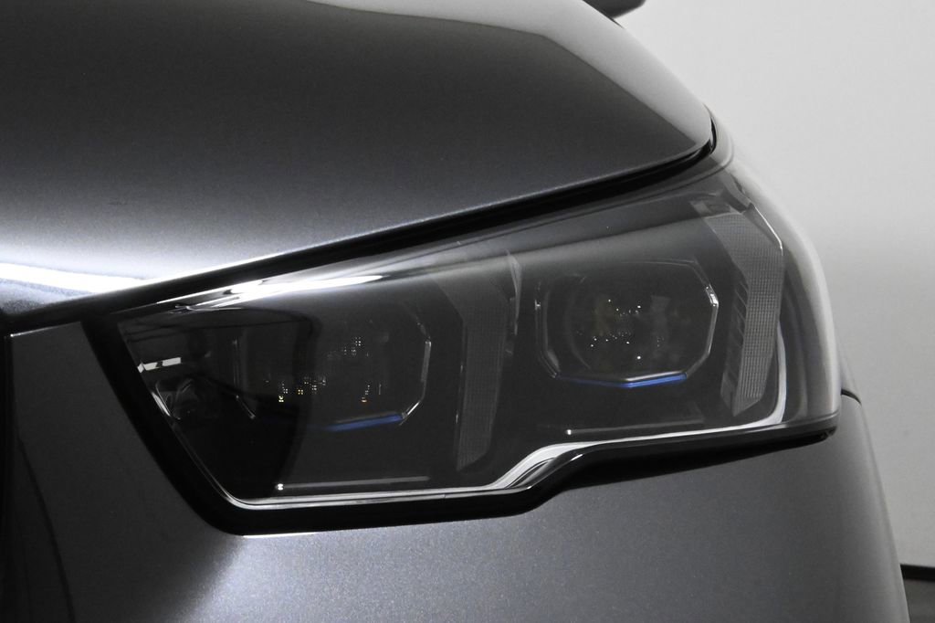 Used 2026 BMW 530i xDrive w/ Premium Package image 11