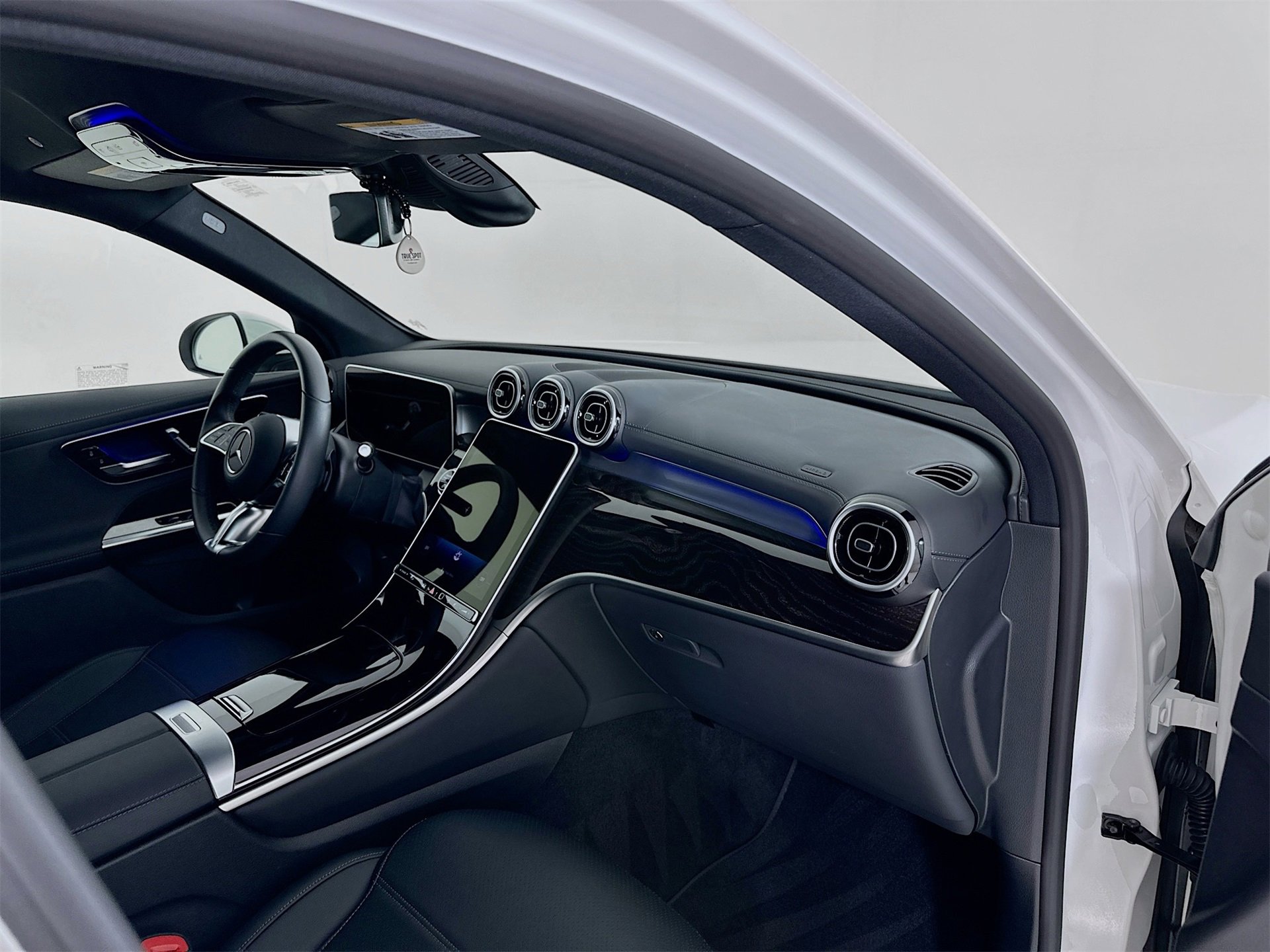 Certified 2025 Mercedes-Benz GLC 300 image 31