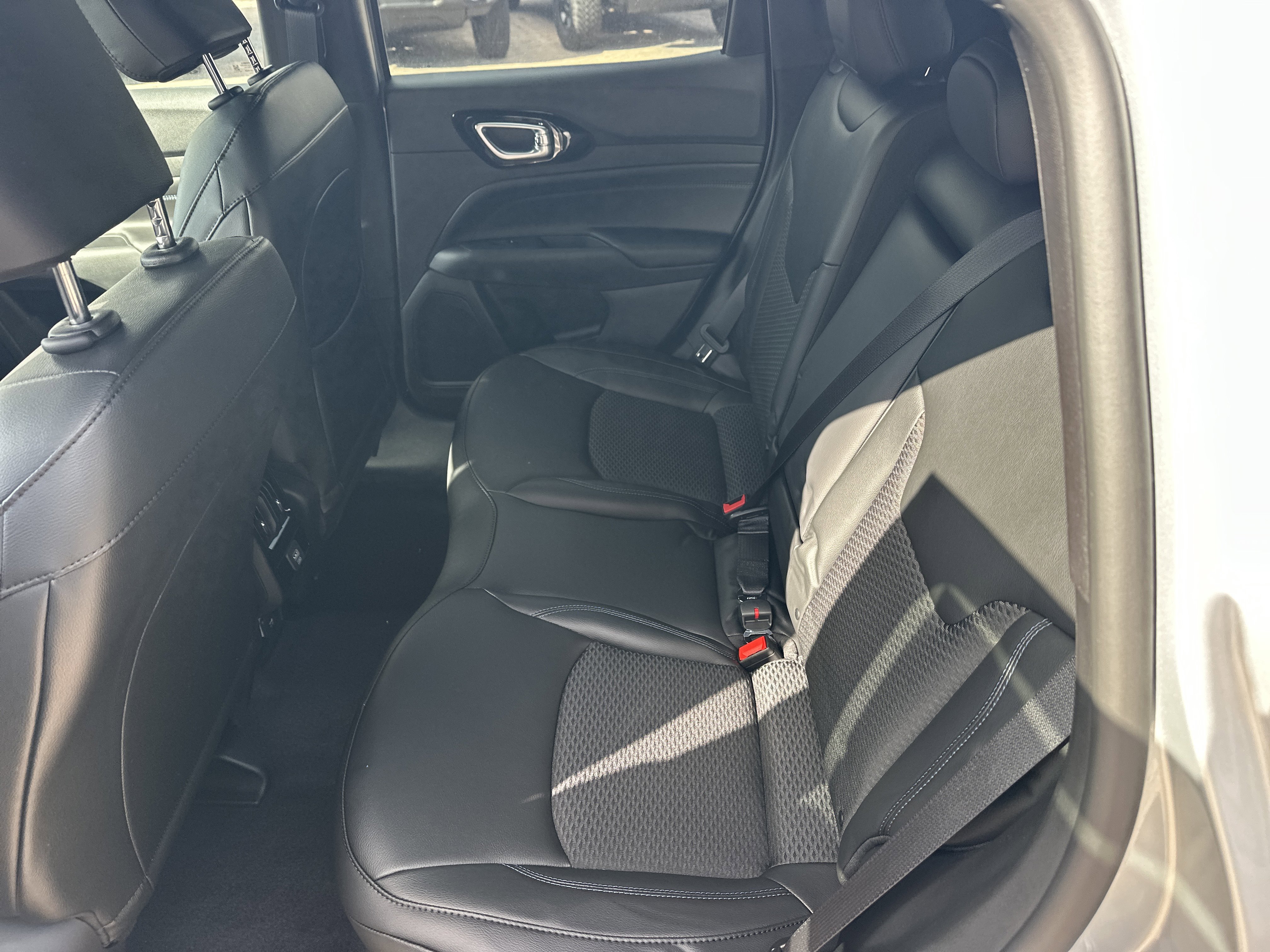 New 2026 Jeep Compass Latitude image 13