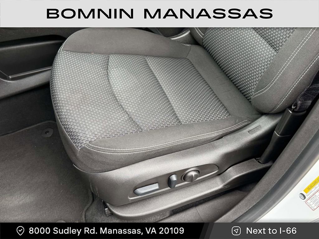 Used 2022 GMC Terrain SLE w/ Driver Convenience Package image 15