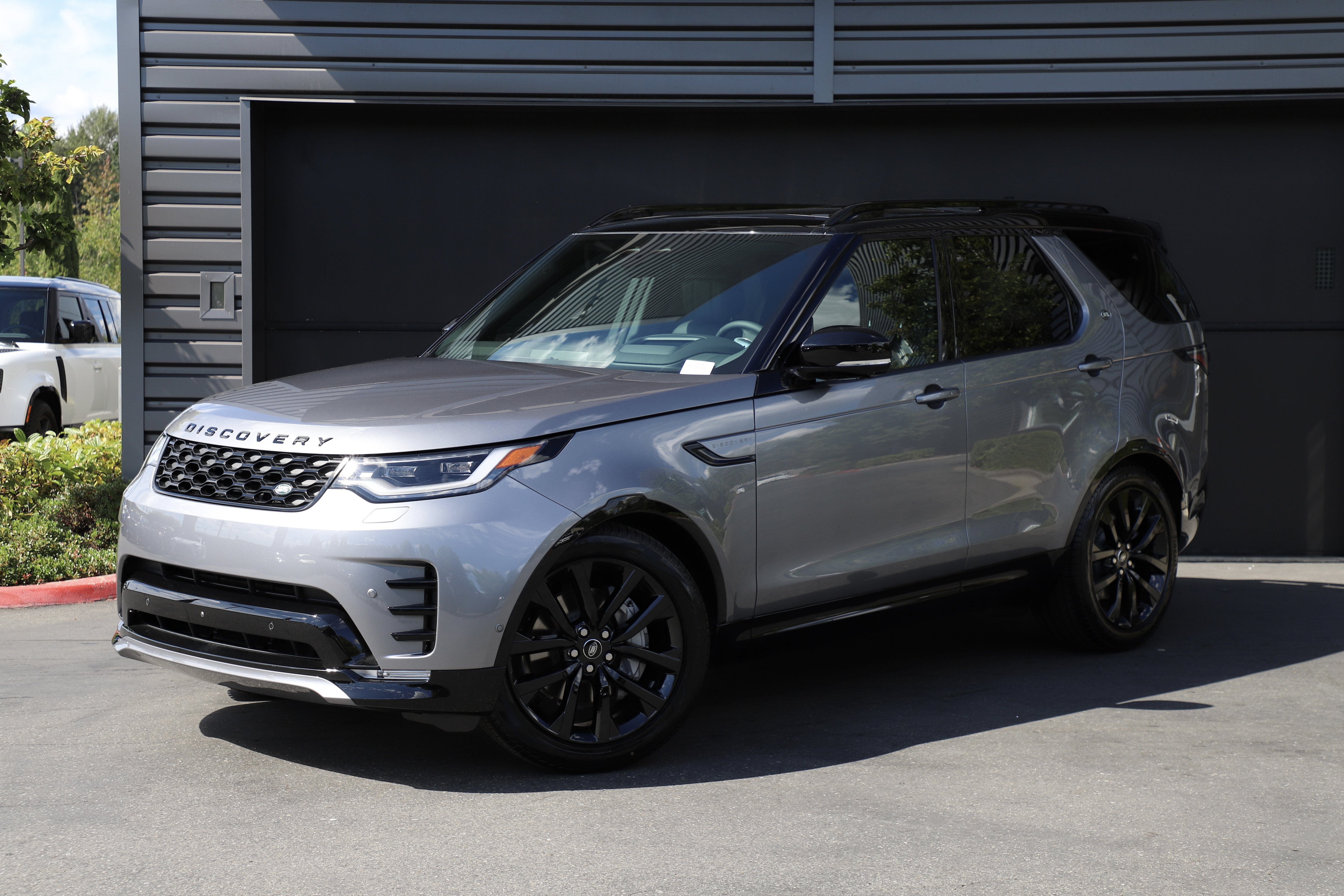 New 2026 Land Rover Discovery Dynamic SE