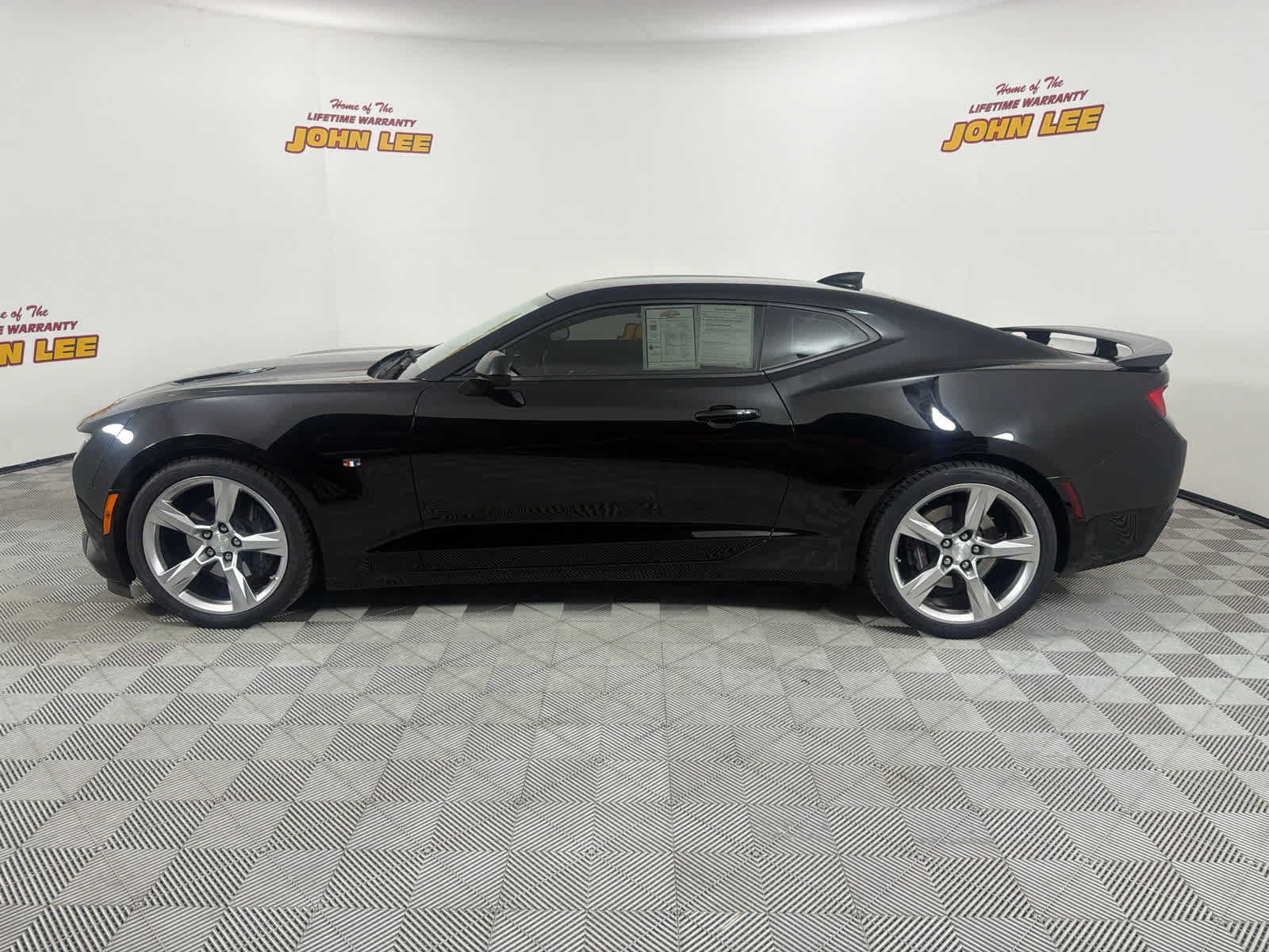 Used 2018 Chevrolet Camaro SS RWD image 2