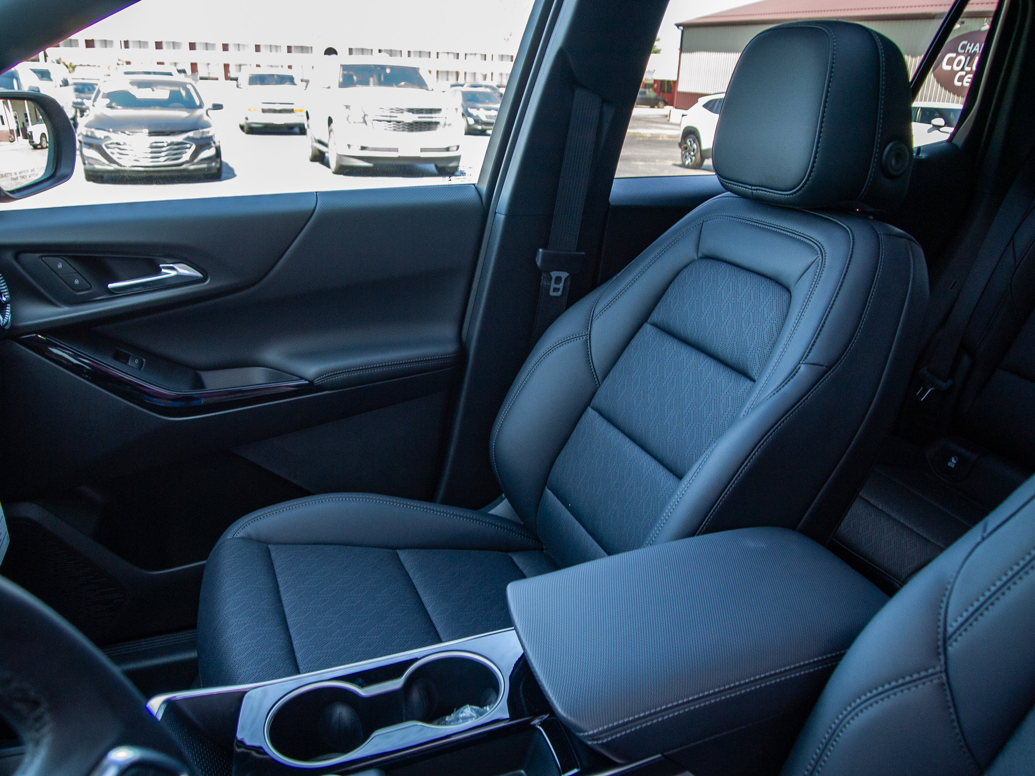 New 2027 Chevrolet Equinox LT w/ Convenience Package II FWD image 14