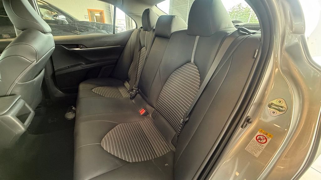 Used 2018 Toyota Camry SE FWD image 9