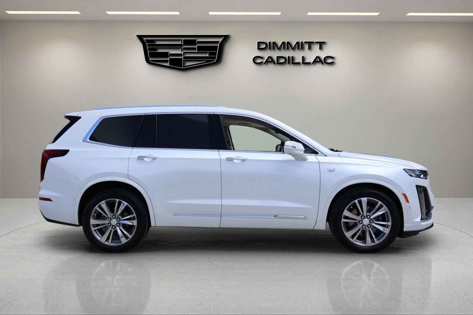 Used 2022 Cadillac XT6 Premium Luxury w/ Technology Package image 6