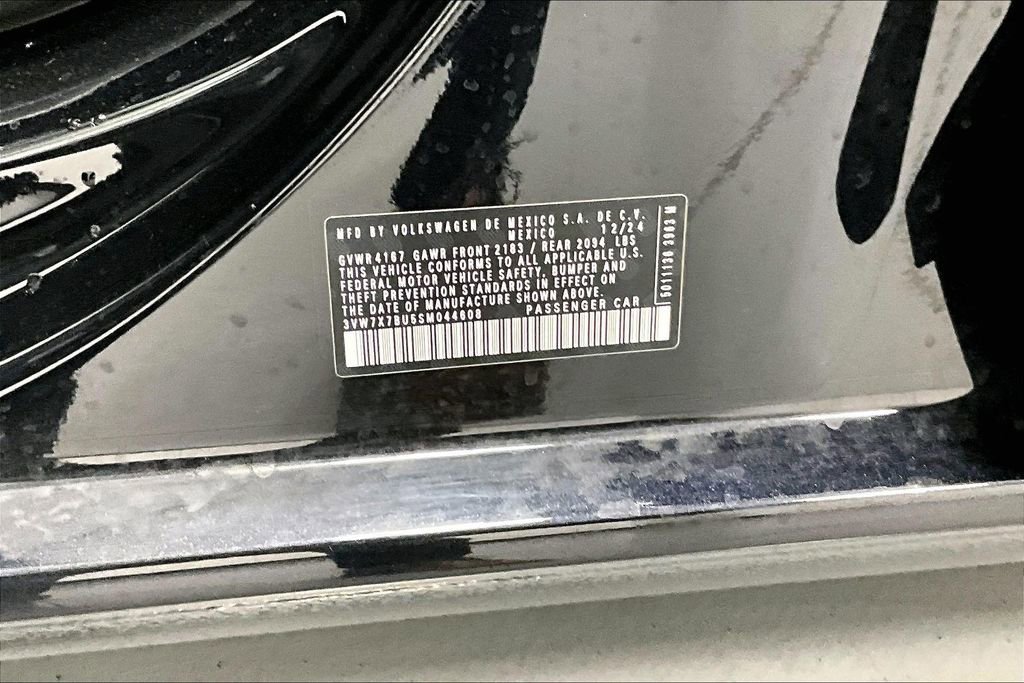 Used 2025 Volkswagen Jetta SE image 41