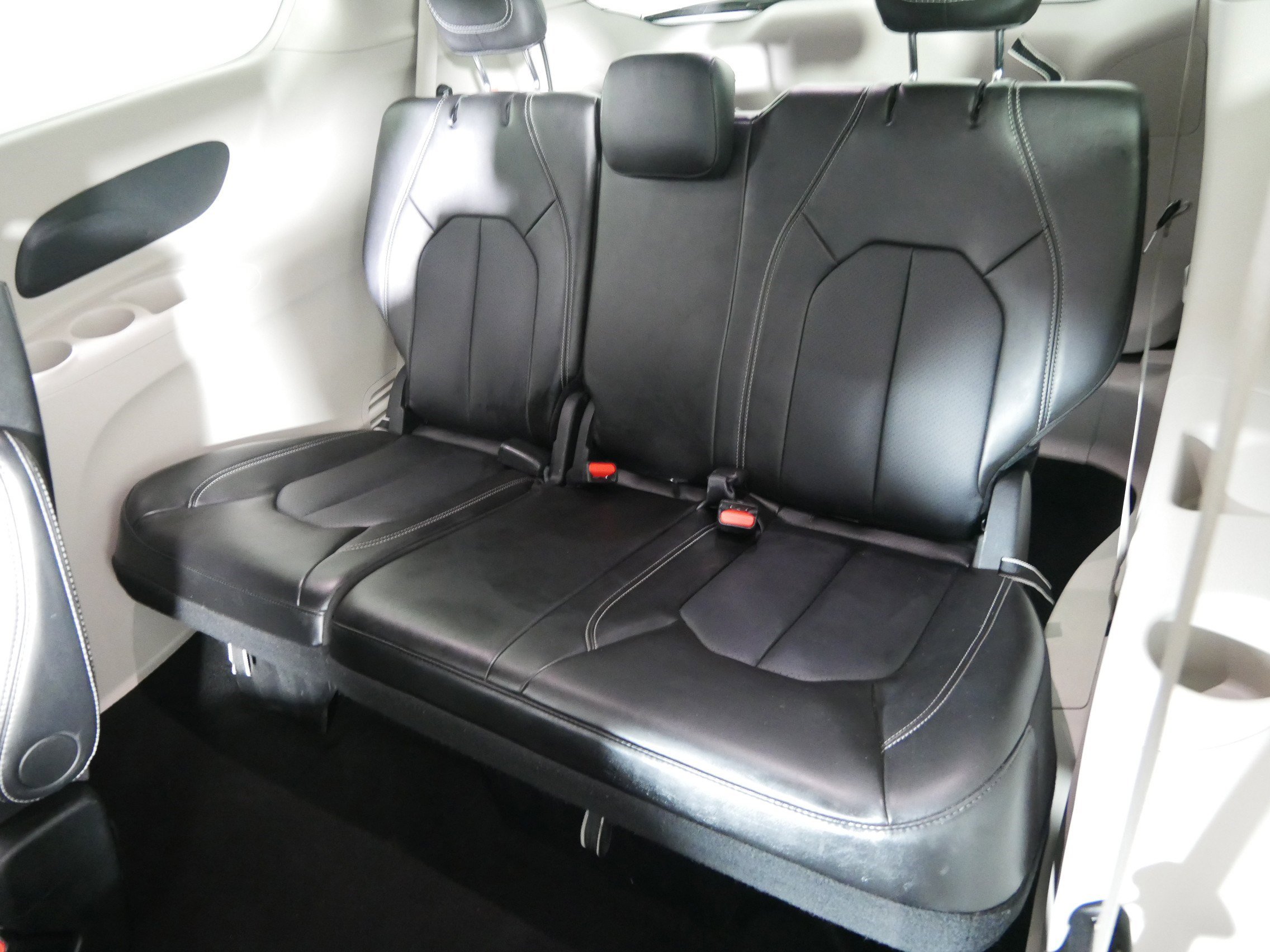 Used 2024 Chrysler Pacifica Touring-L image 33