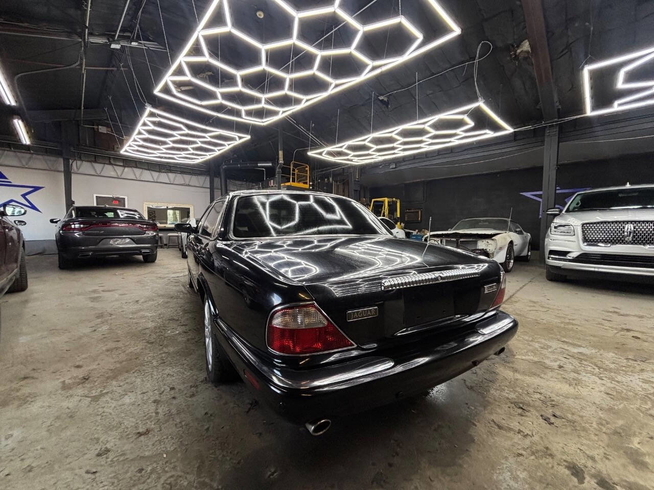 Used 2003 Jaguar XJ8 L image 4