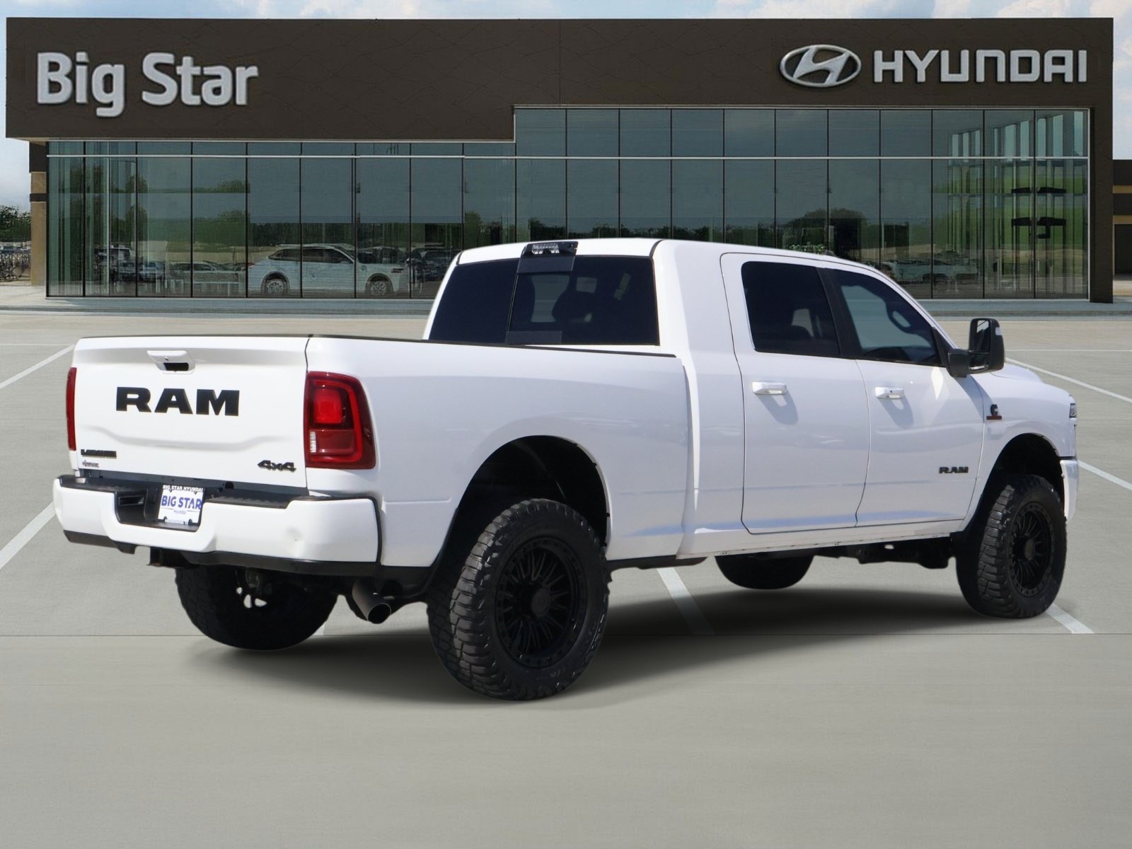 Used 2025 RAM 2500 Laramie w/ Night Edition AWD/4WD image 4