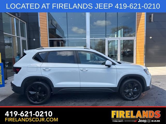 Used 2025 Volkswagen Taos SE image 10