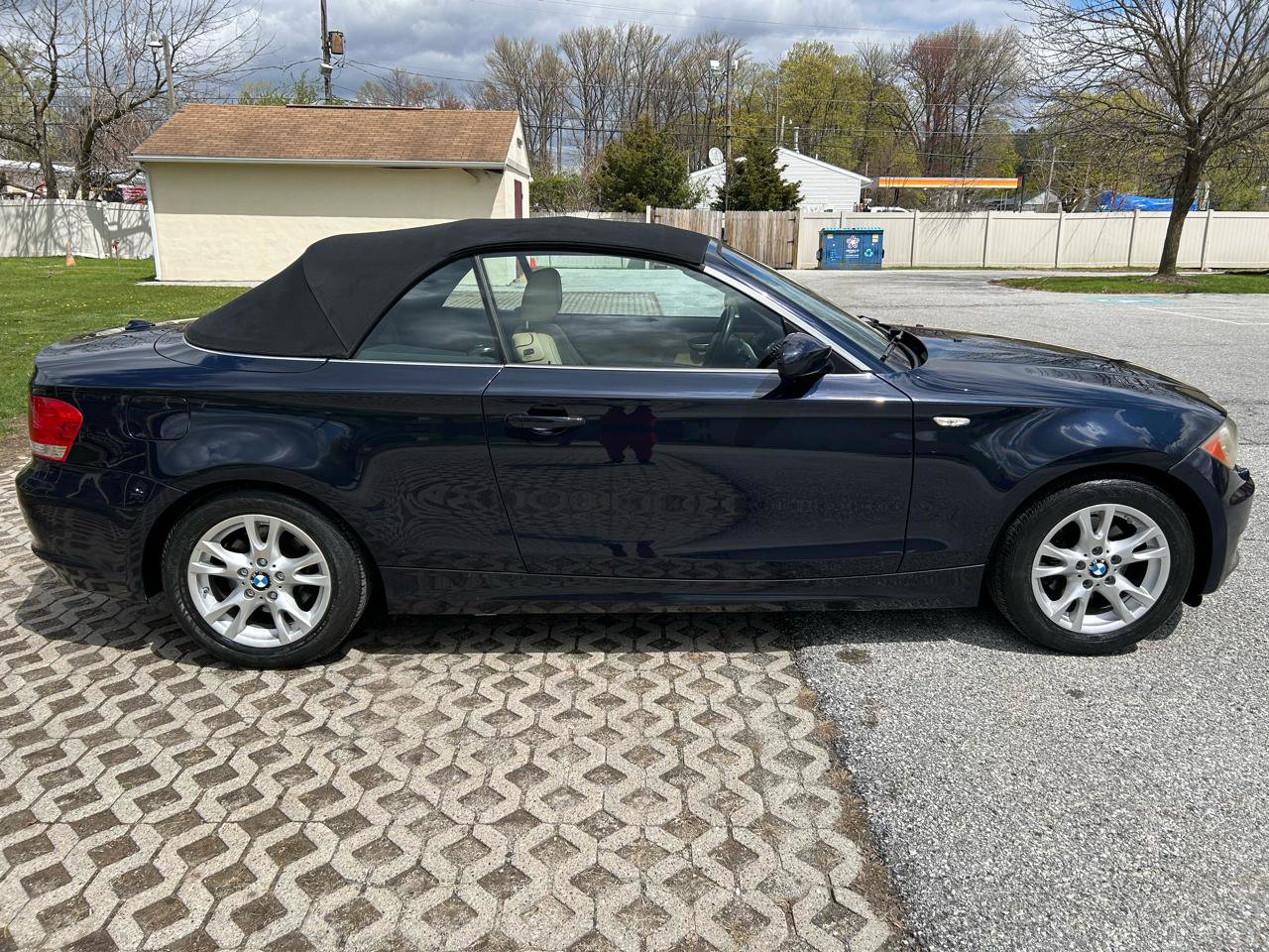 Used 2009 BMW 128i Convertible image 4