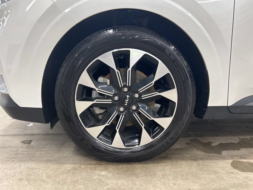 Certified 2023 Kia Carnival EX FWD image 33