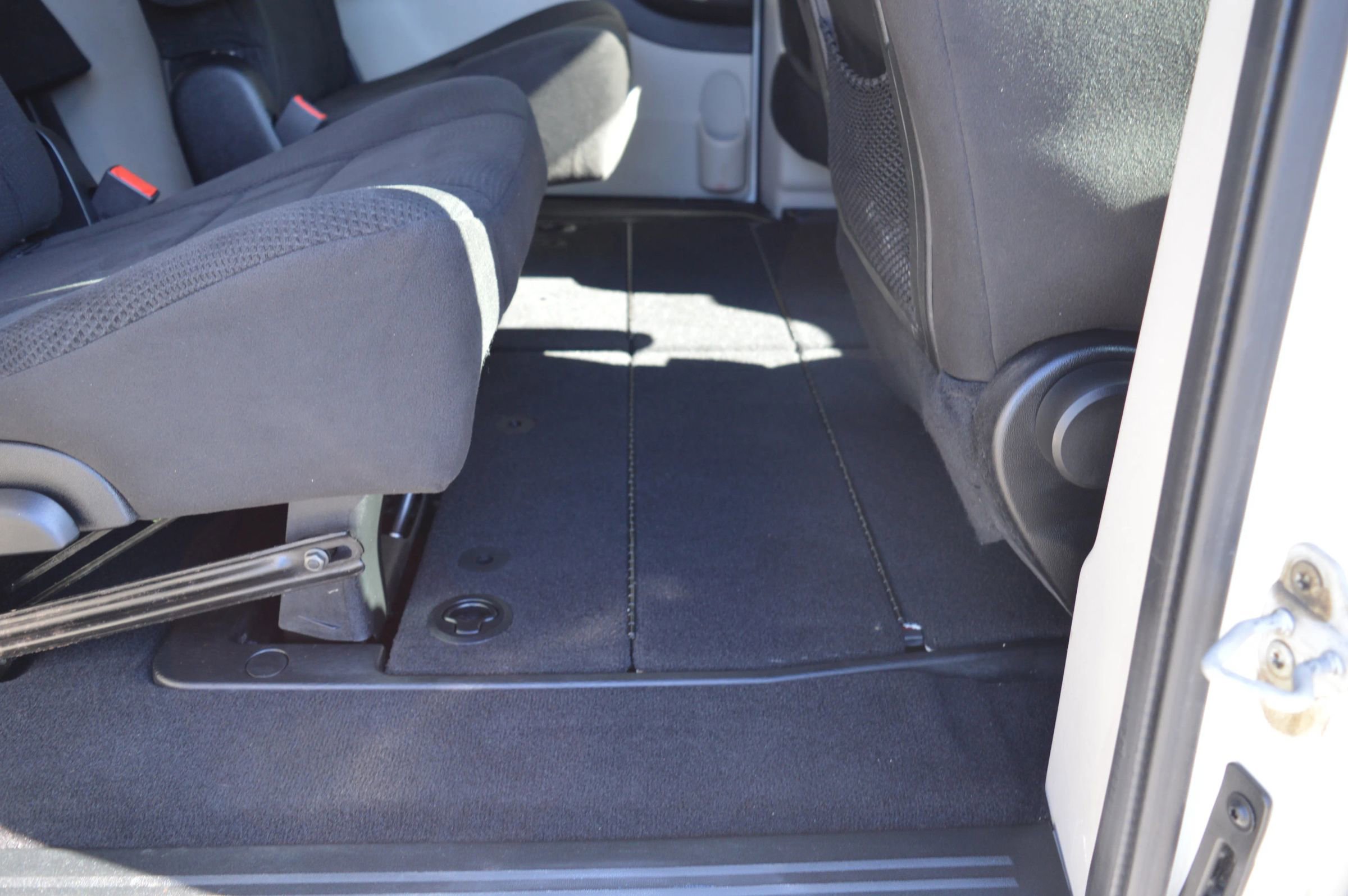 Used 2013 Dodge Grand Caravan SE image 29