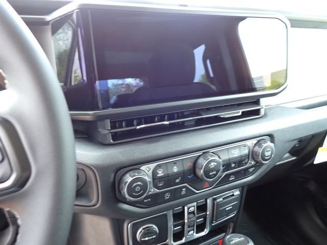 New 2025 Jeep Gladiator Sport AWD/4WD image 19