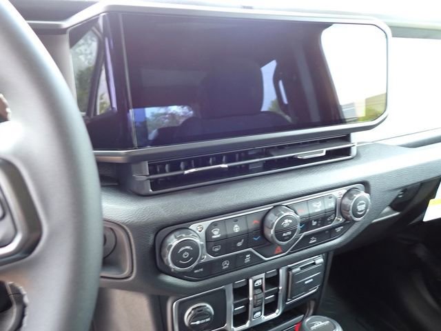 New 2025 Jeep Gladiator Sport image 19