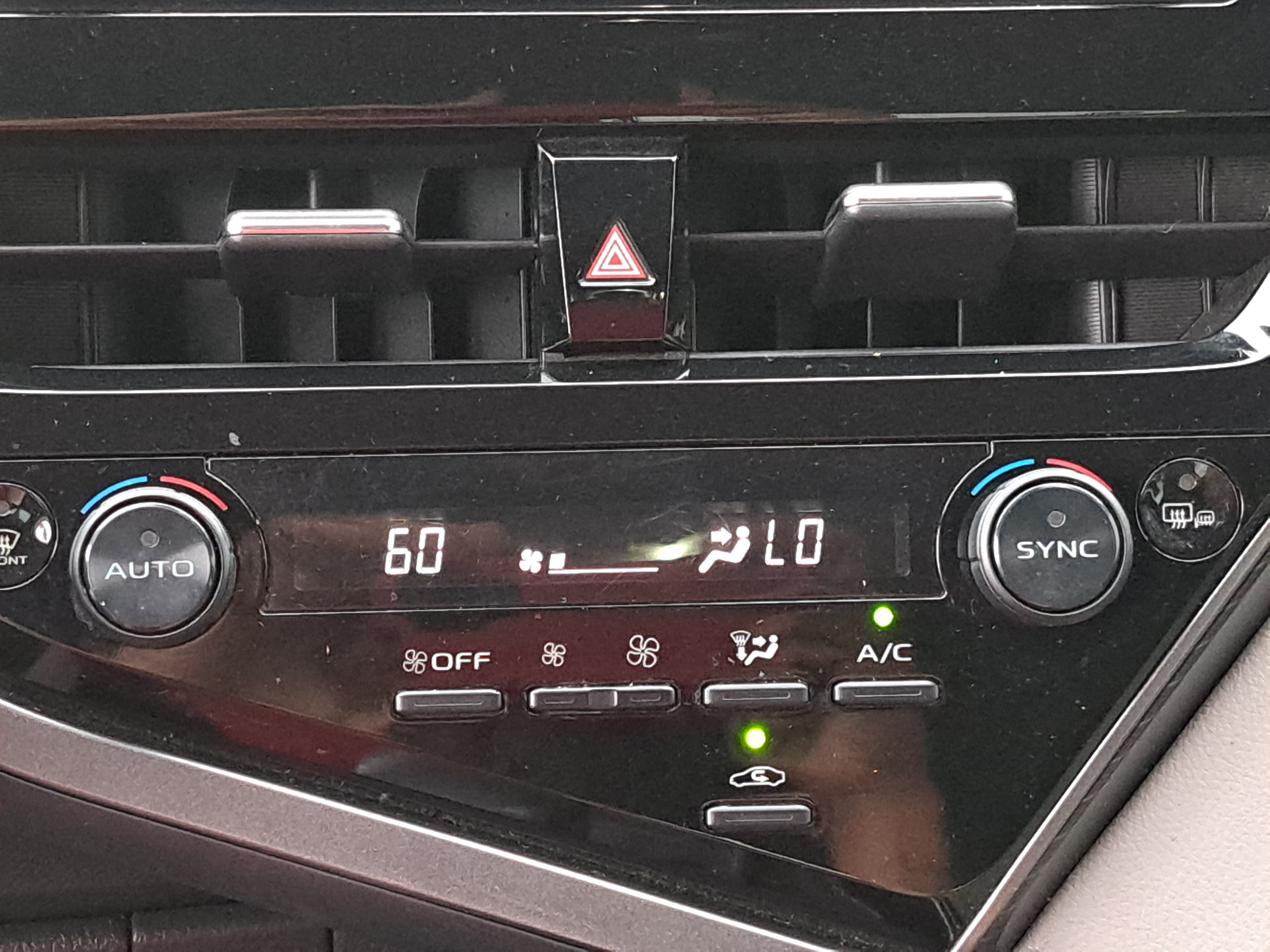 Used 2022 Toyota Camry SE FWD image 22