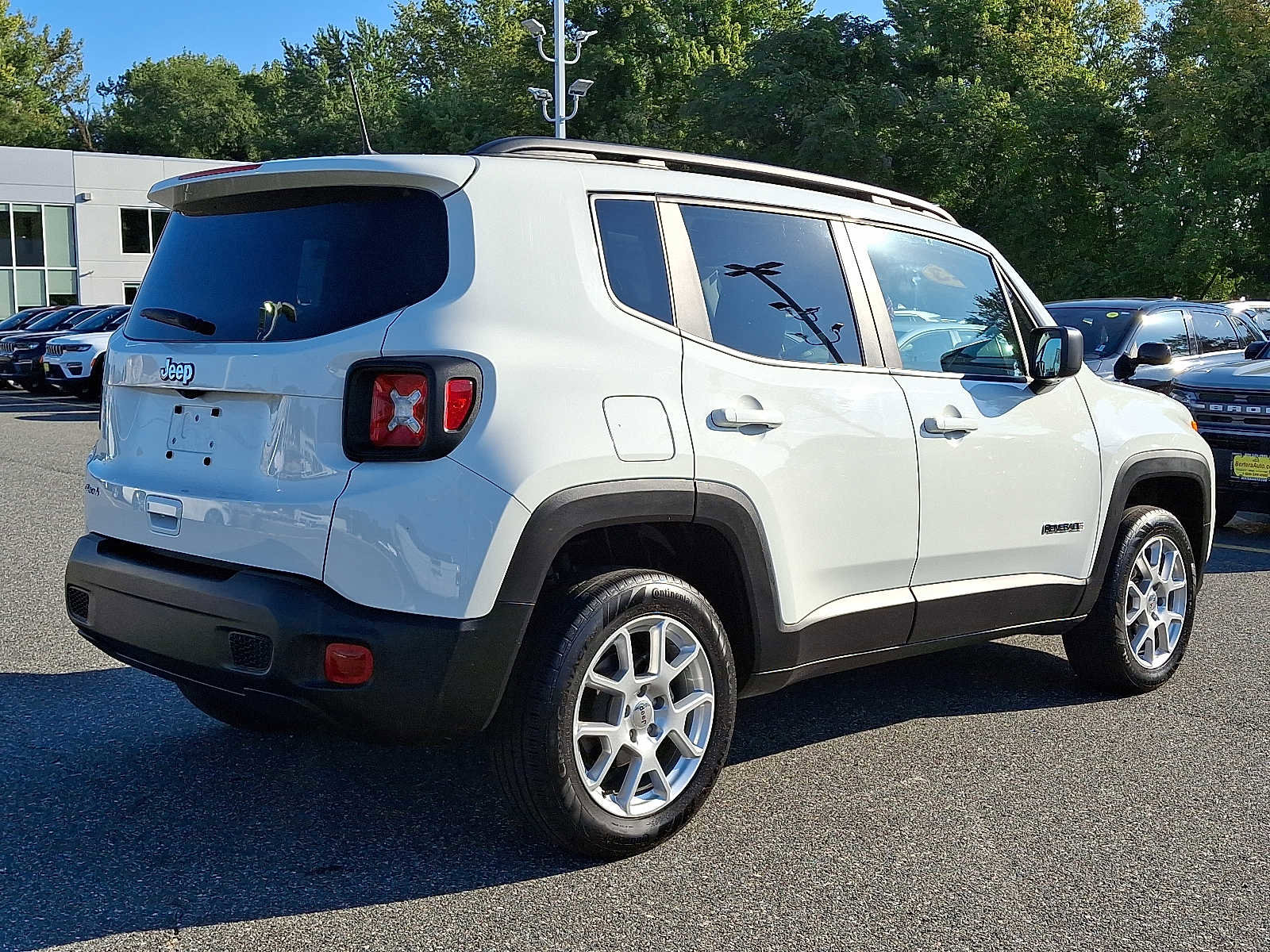 Certified 2023 Jeep Renegade Latitude w/ Sun & Fun Group image 6