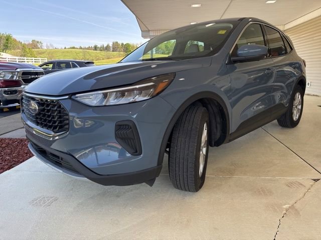 Used 2023 Ford Escape Active w/ Tech Pack #2 AWD/4WD image 7