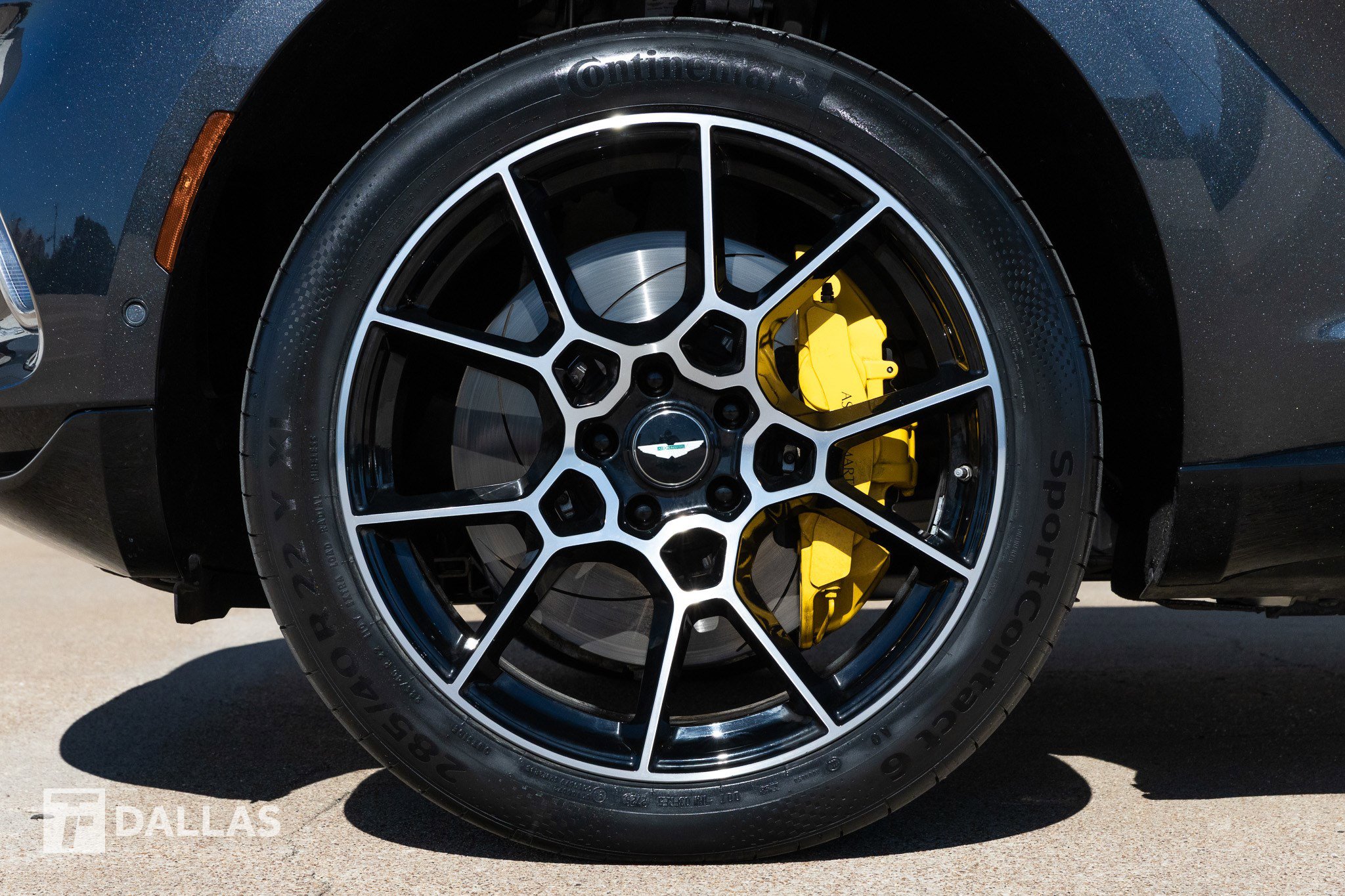 Used 2021 Aston Martin DBX image 9