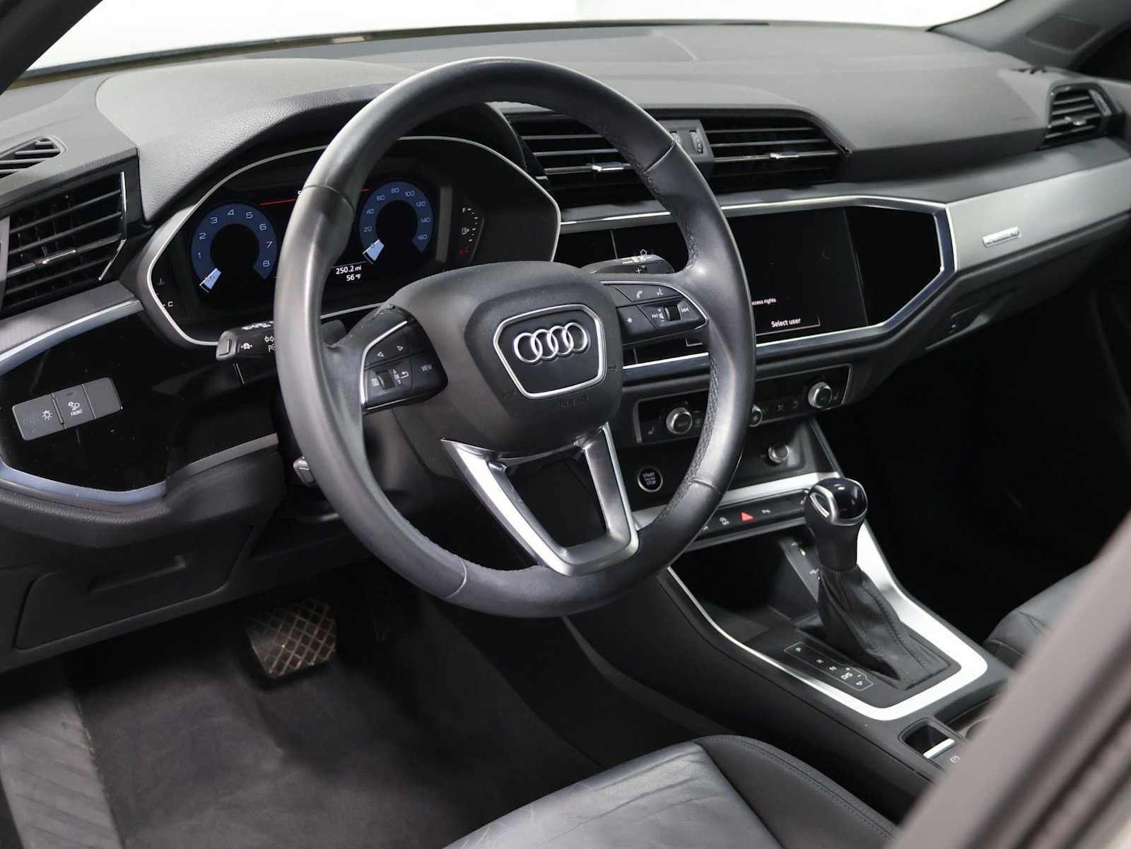 Used 2023 Audi Q3 2.0T Premium w/ Convenience Package AWD/4WD image 4