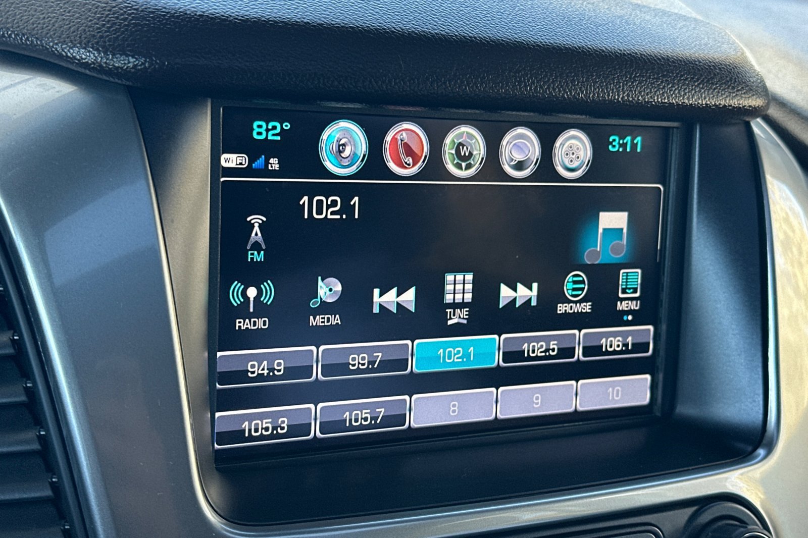 Used 2018 Chevrolet Suburban Premier AWD/4WD image 19