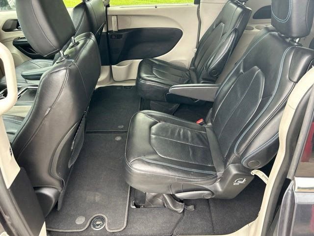 Used 2021 Chrysler Pacifica Touring-L FWD image 30
