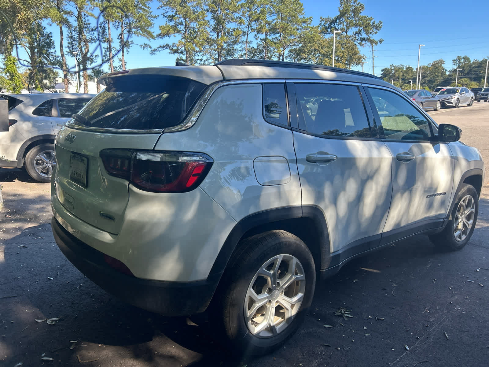 Used 2024 Jeep Compass Latitude AWD/4WD image 3