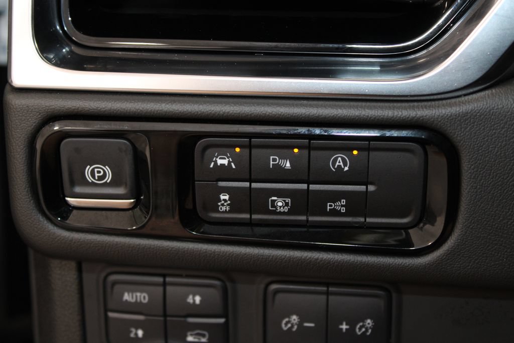 Used 2025 GMC Yukon XL Denali AWD/4WD image 46