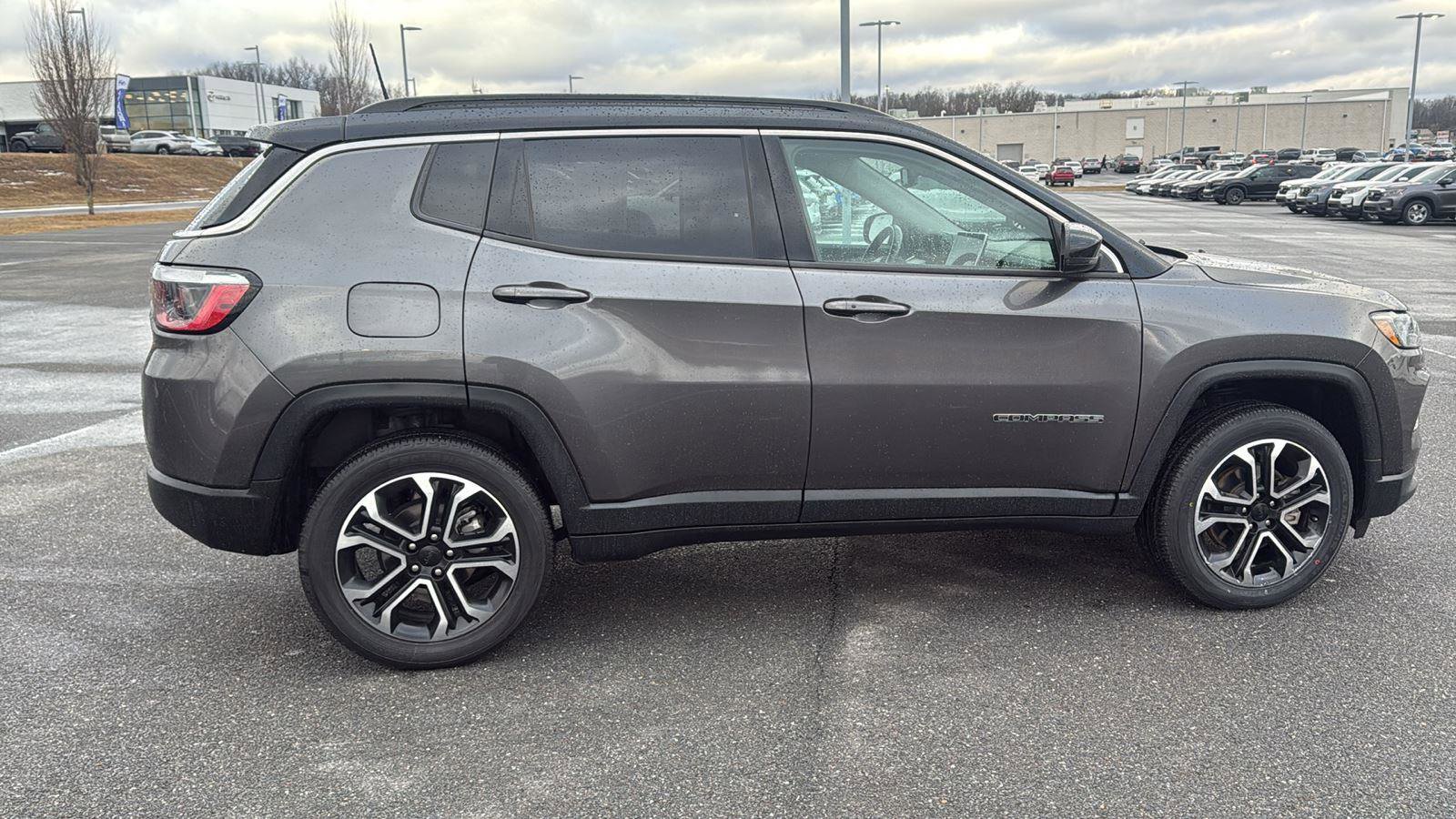 Used 2022 Jeep Compass Limited image 4