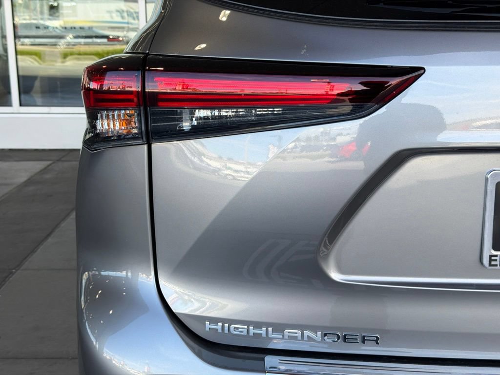 New 2026 Toyota Highlander Platinum AWD/4WD image 10
