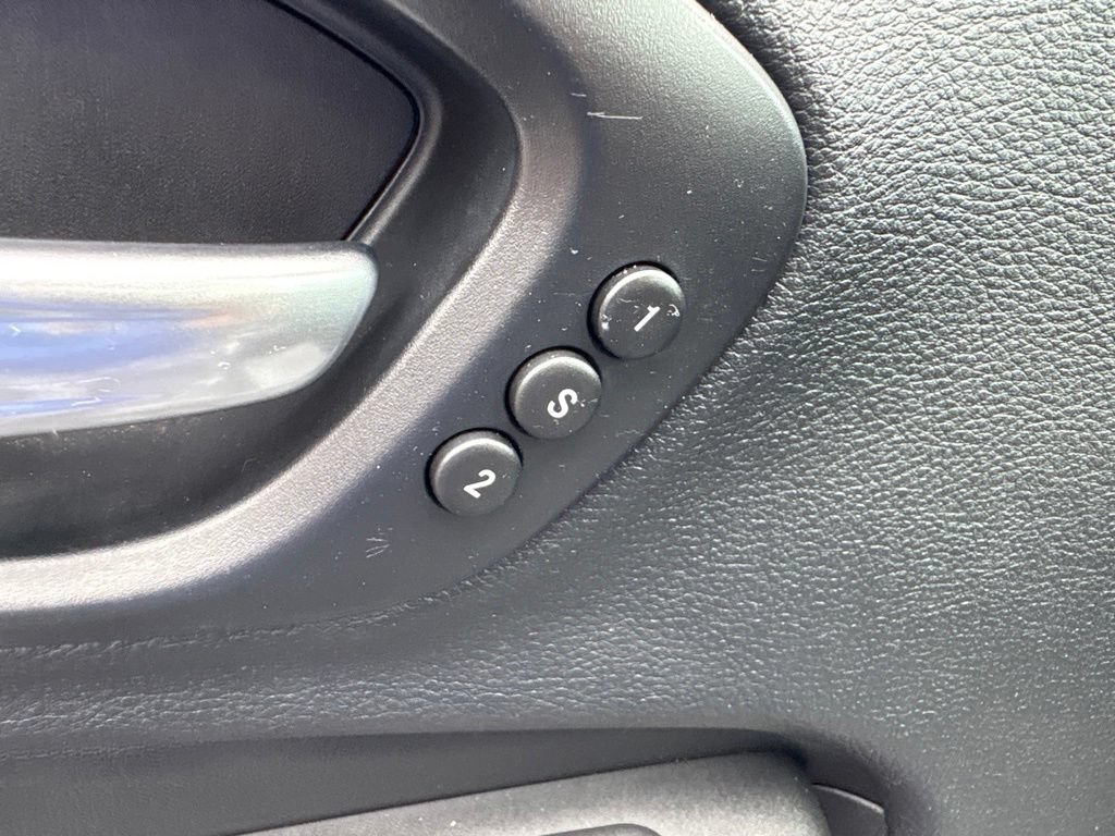 Used 2019 Jeep Cherokee Limited w/ Technology Group AWD/4WD image 13