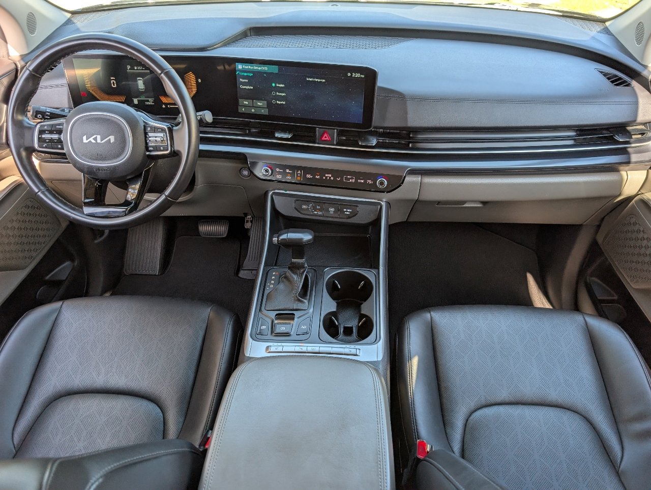 Used 2025 Kia Carnival image 4