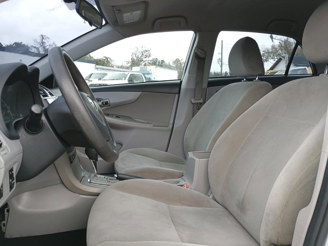 Used 2013 Toyota Corolla LE FWD image 9