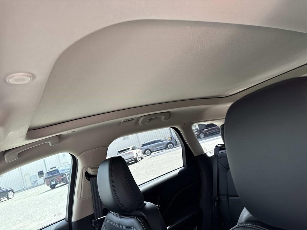 New 2025 Lincoln Corsair Reserve w/ Jet Appearance Package image 32