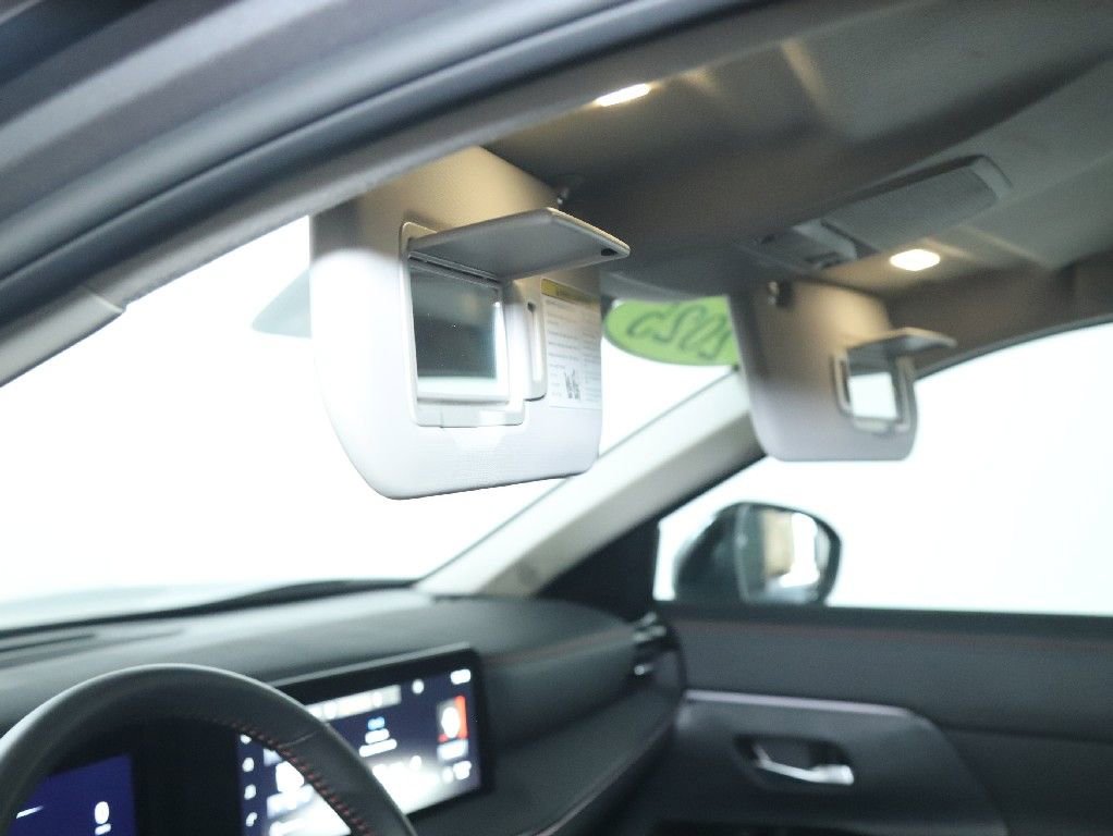 Certified 2025 Nissan Kicks SR image 21