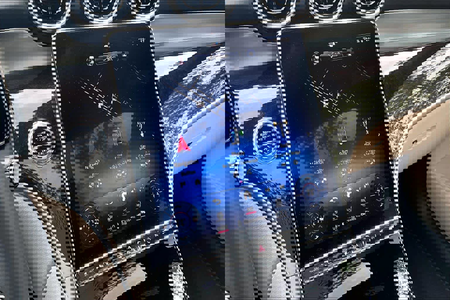 Used 2024 Mercedes-Benz GLC 300 4MATIC image 36