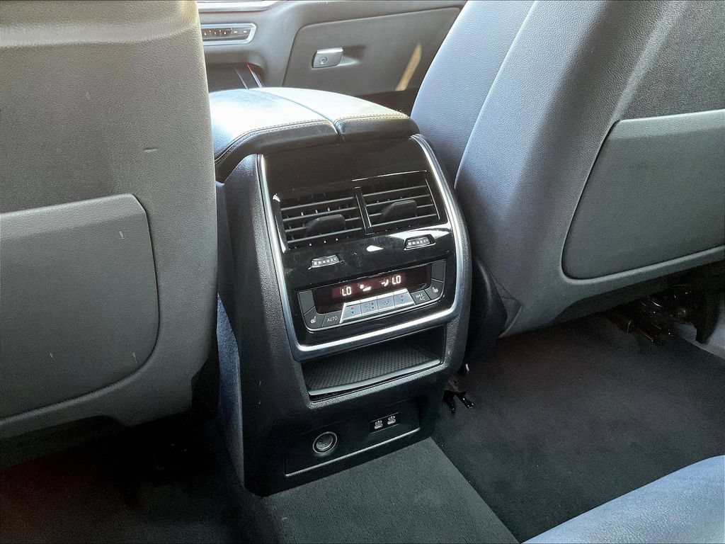 Used 2019 BMW X7 xDrive50i w/ M Sport Package AWD/4WD image 10