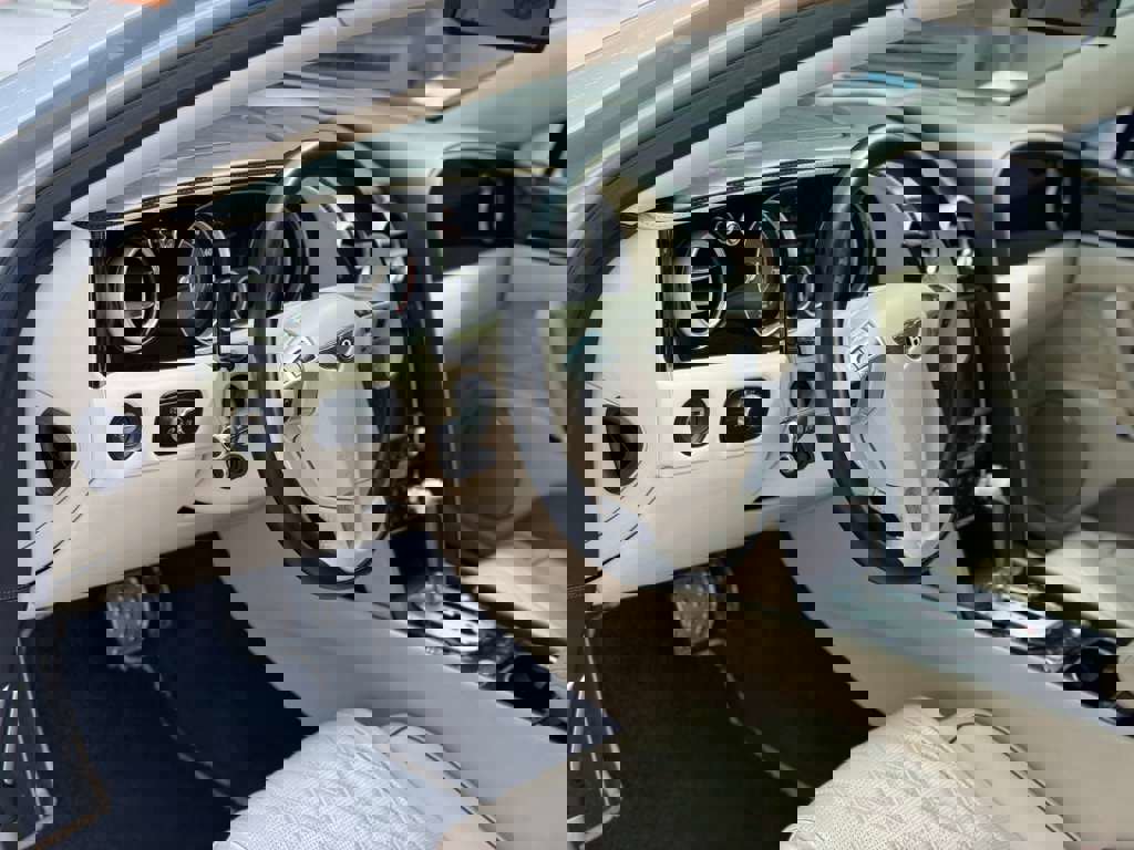 Used 2014 Bentley Flying Spur W12 image 28