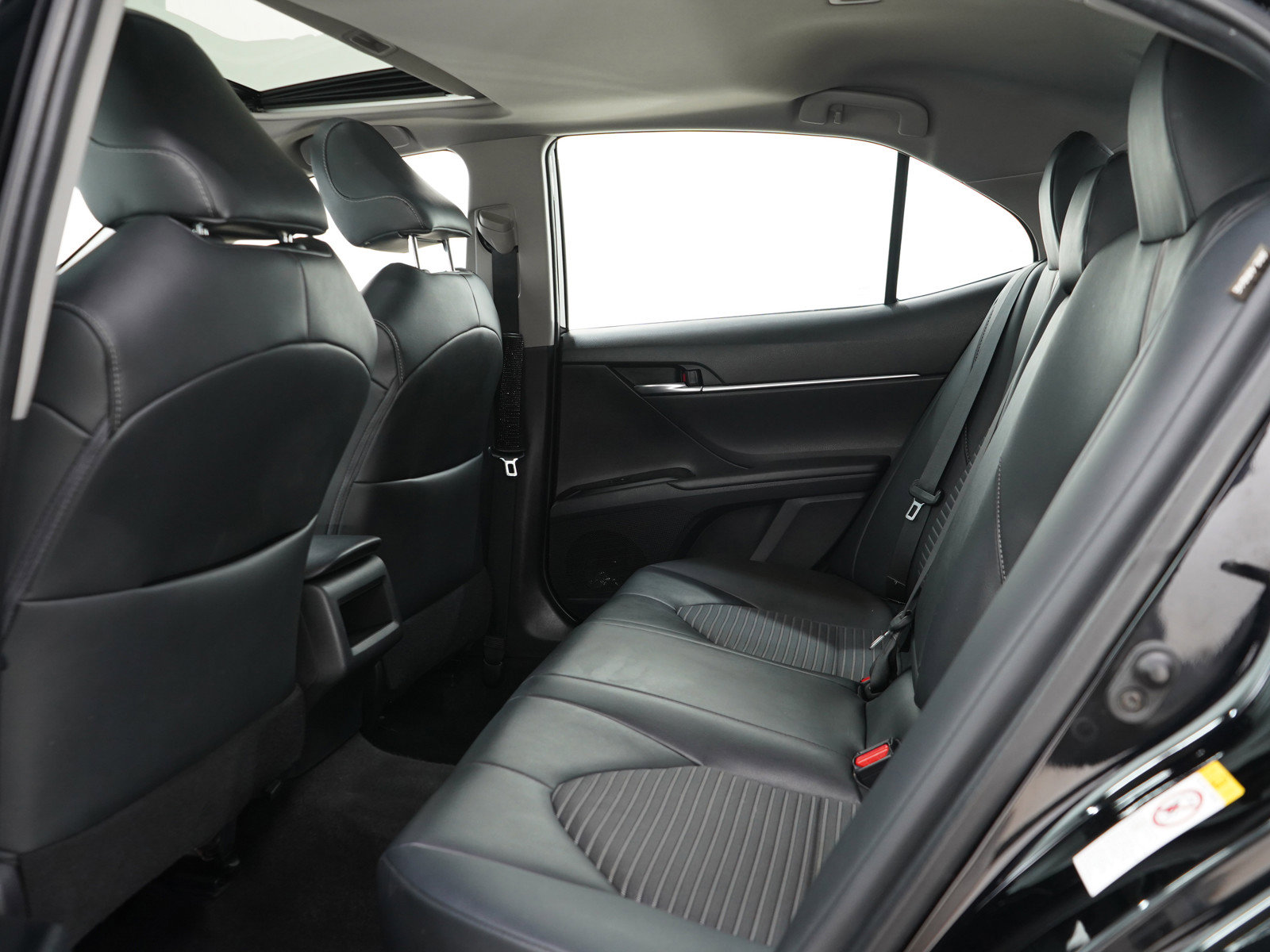 Used 2019 Toyota Camry SE w/ Convenience Package FWD image 13