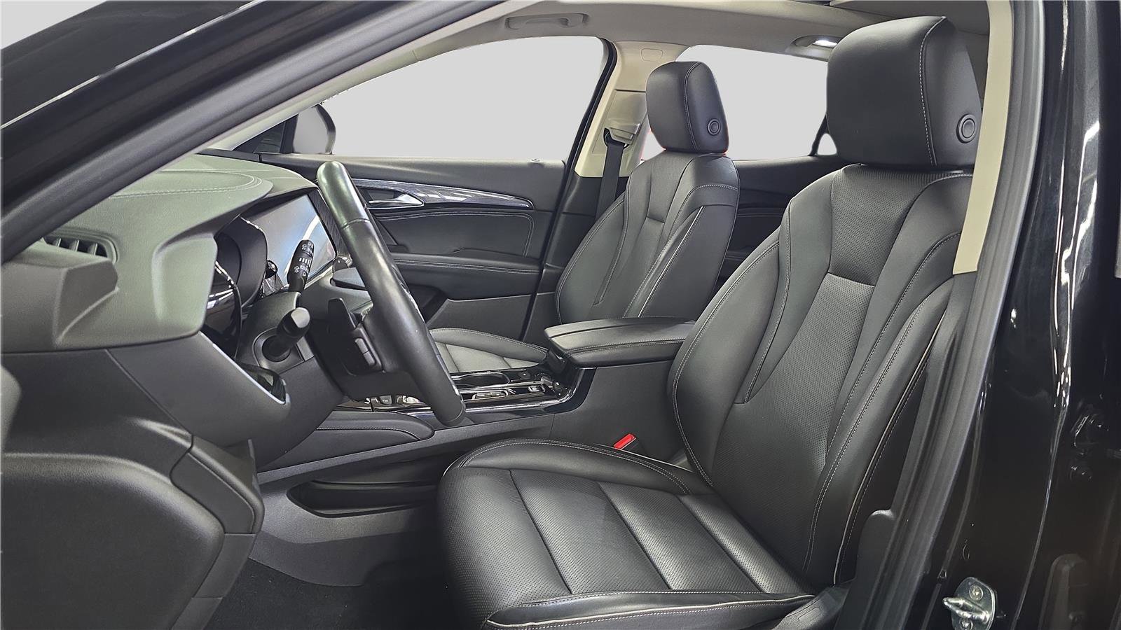 Used 2022 Buick Envision Essence w/ Safety Package image 11