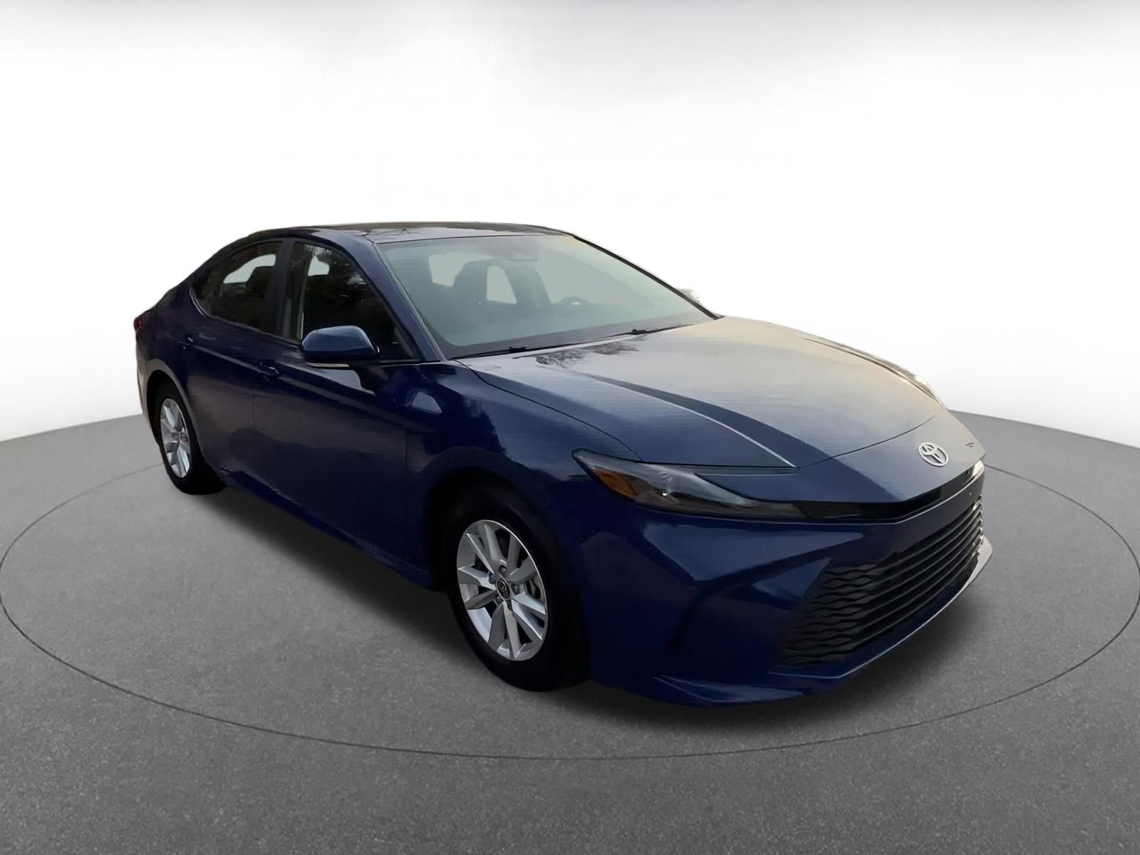 Used 2025 Toyota Camry LE image 3