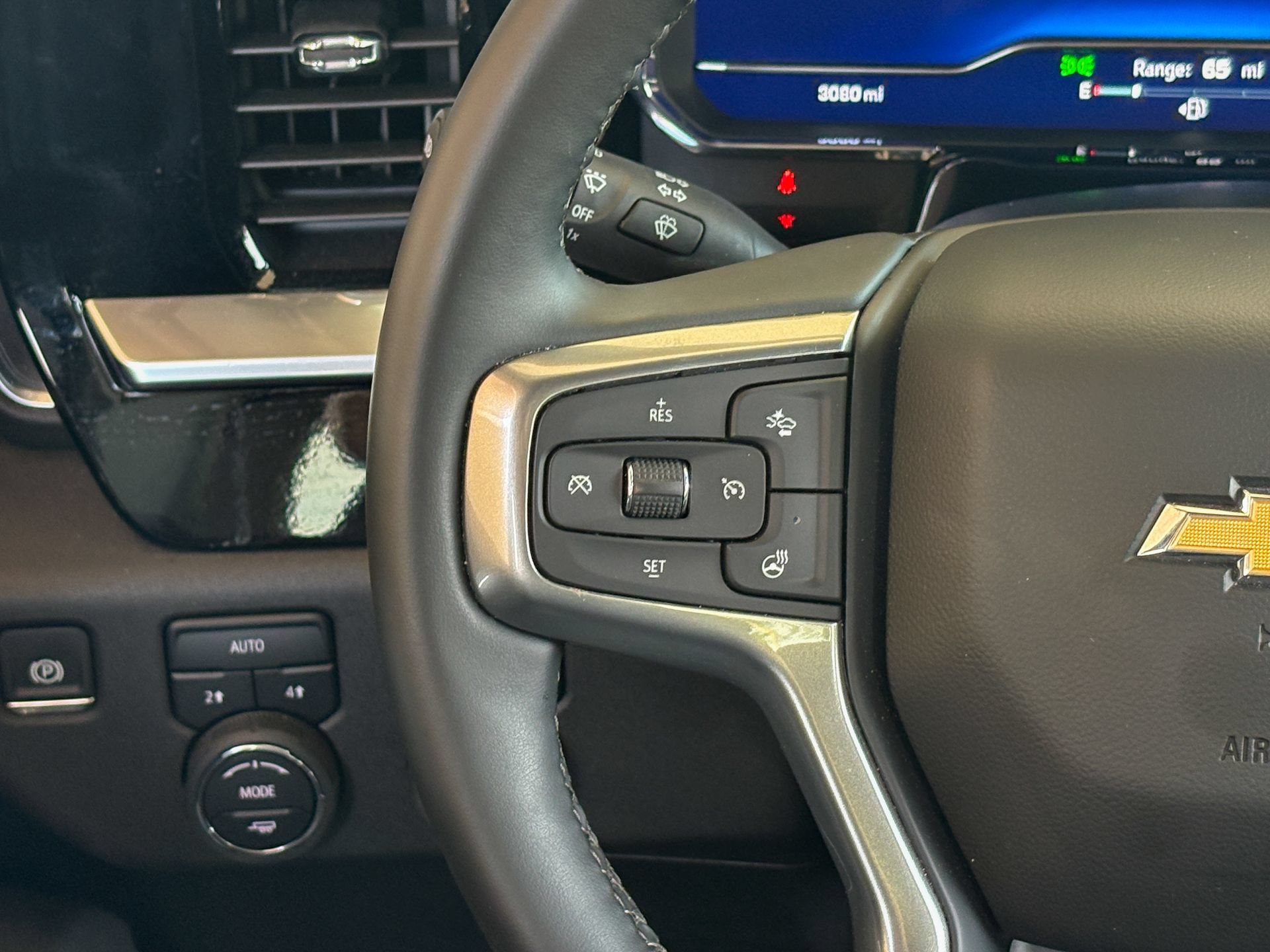 Used 2024 Chevrolet Silverado 1500 LT AWD/4WD image 31