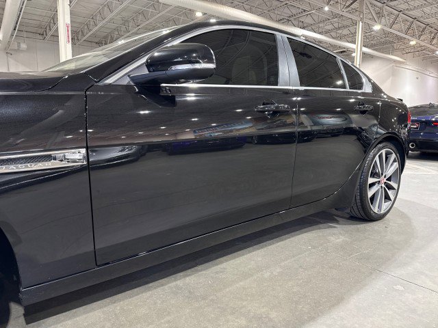 Used 2017 Jaguar XE Prestige image 25