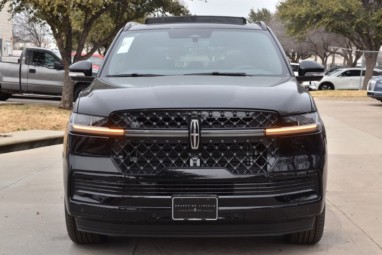 New 2025 Lincoln Navigator Reserve w/ Jet Appearance Package image 9