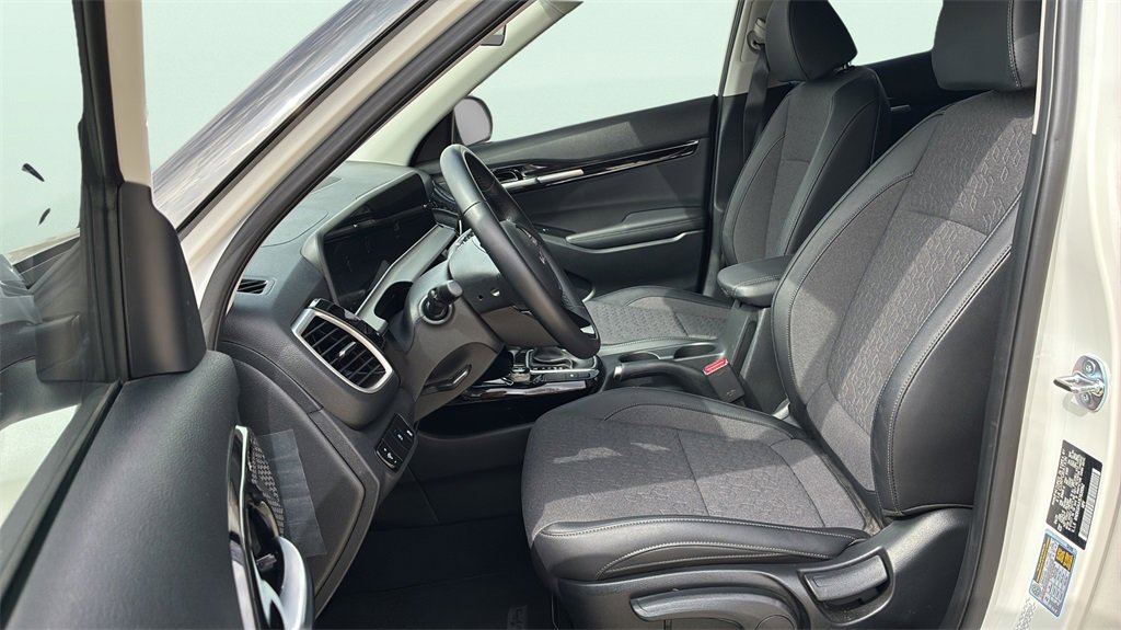 Certified 2025 Kia Seltos S image 13