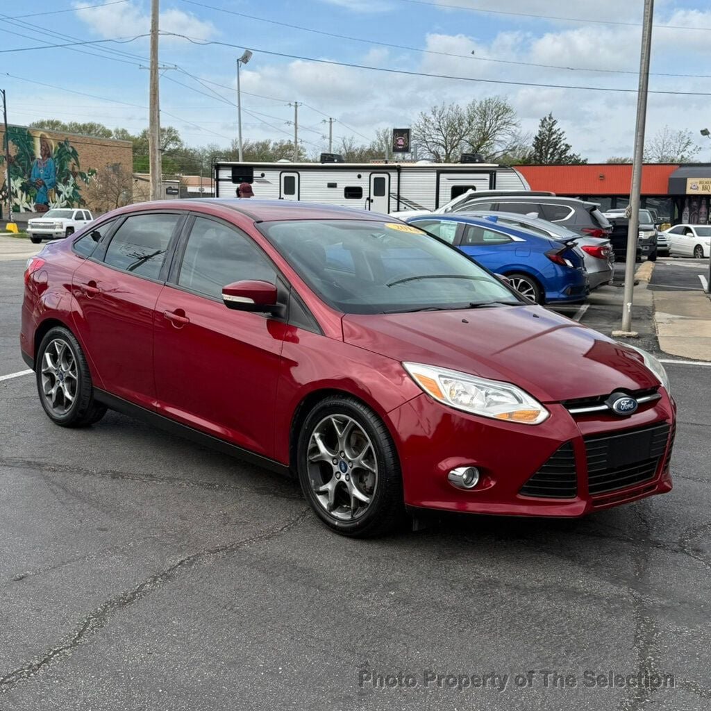 Used 2014 Ford Focus SE w/ Equipment Group 201A image 2